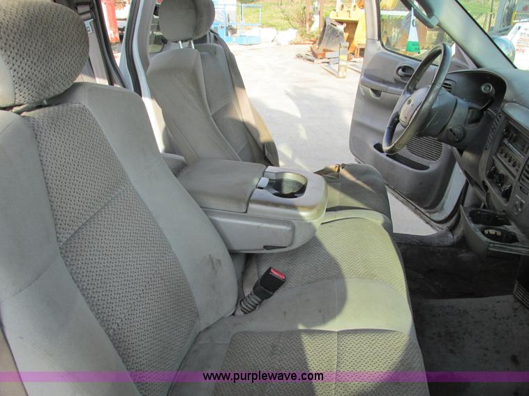 image for item F4041 2002 Ford F150 XLT SuperCab pickup truck