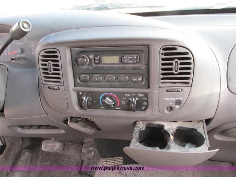 image for item F4041 2002 Ford F150 XLT SuperCab pickup truck