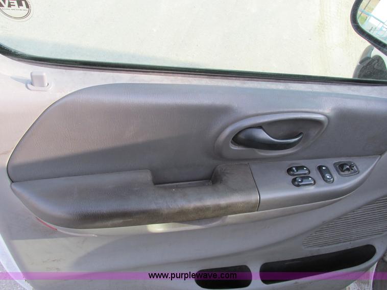 image for item F4041 2002 Ford F150 XLT SuperCab pickup truck