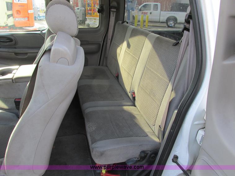 image for item F4041 2002 Ford F150 XLT SuperCab pickup truck