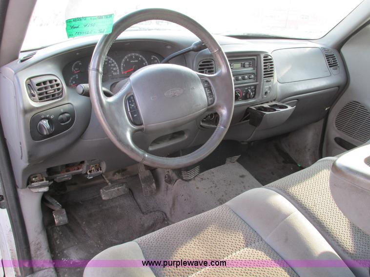 image for item F4041 2002 Ford F150 XLT SuperCab pickup truck