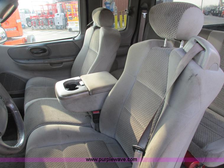 image for item F4041 2002 Ford F150 XLT SuperCab pickup truck