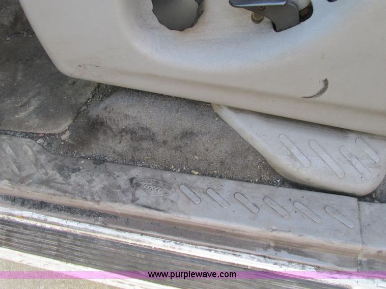 image for item F4041 2002 Ford F150 XLT SuperCab pickup truck