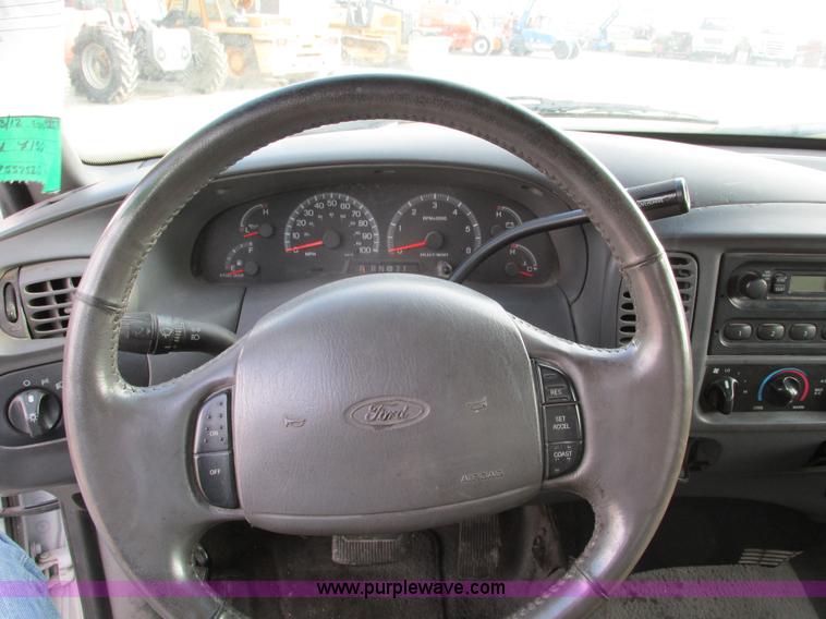 image for item F4041 2002 Ford F150 XLT SuperCab pickup truck