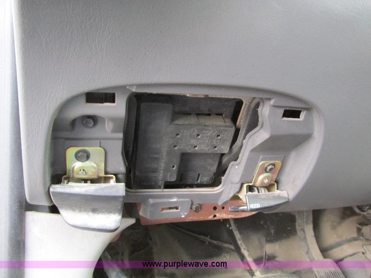 image for item F4041 2002 Ford F150 XLT SuperCab pickup truck