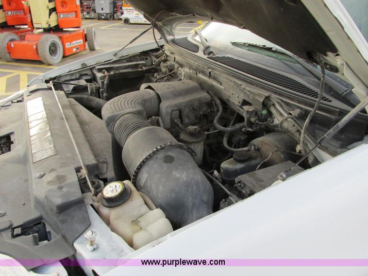 image for item F4041 2002 Ford F150 XLT SuperCab pickup truck