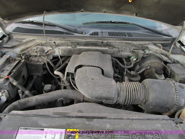 image for item F4041 2002 Ford F150 XLT SuperCab pickup truck