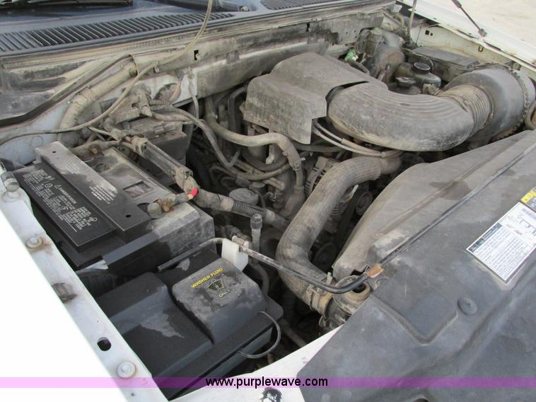 image for item F4041 2002 Ford F150 XLT SuperCab pickup truck