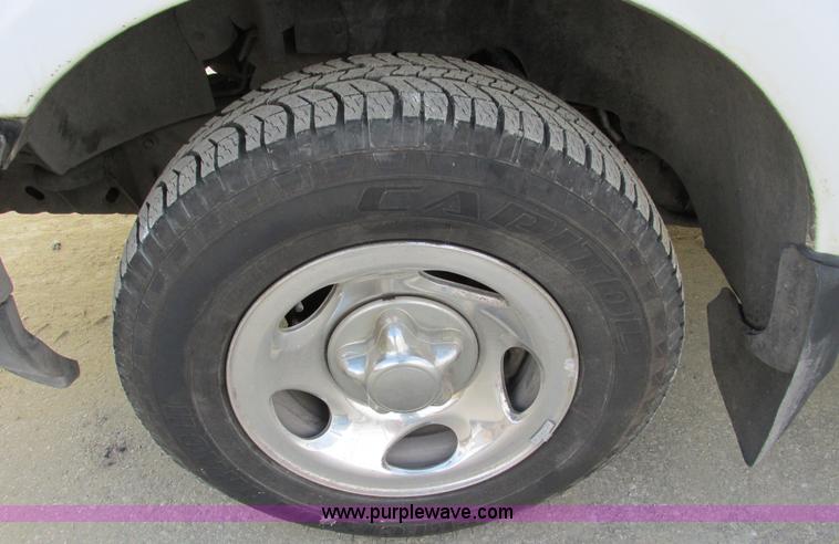 image for item F4041 2002 Ford F150 XLT SuperCab pickup truck