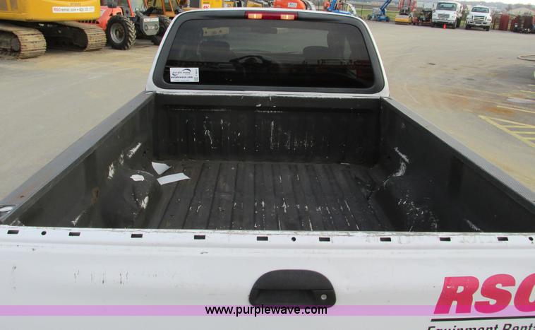 image for item F4041 2002 Ford F150 XLT SuperCab pickup truck