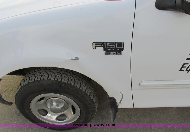 image for item F4041 2002 Ford F150 XLT SuperCab pickup truck