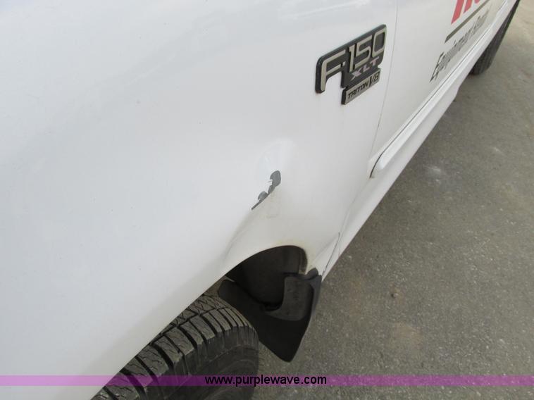 image for item F4041 2002 Ford F150 XLT SuperCab pickup truck