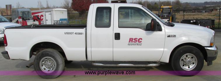 image for item F4042 2004 Ford F250 XLT Super Duty SuperCab pickup truck