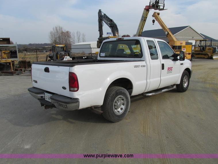 image for item F4042 2004 Ford F250 XLT Super Duty SuperCab pickup truck