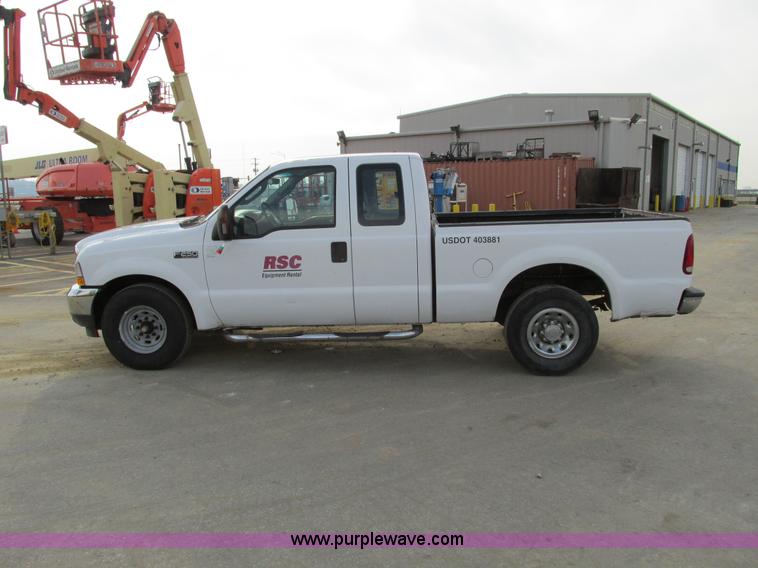 image for item F4042 2004 Ford F250 XLT Super Duty SuperCab pickup truck