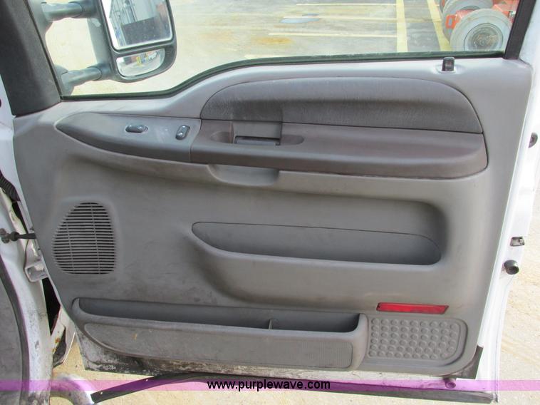 image for item F4042 2004 Ford F250 XLT Super Duty SuperCab pickup truck