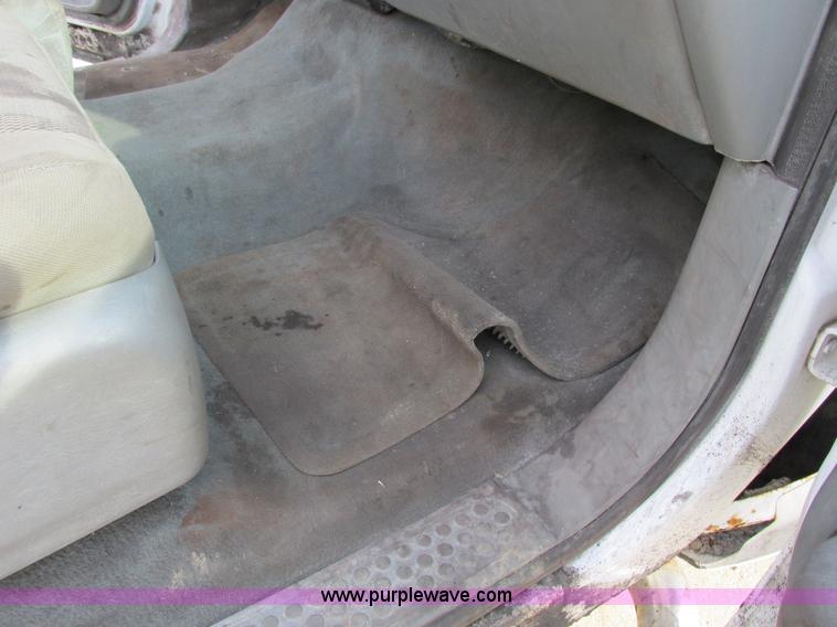 image for item F4042 2004 Ford F250 XLT Super Duty SuperCab pickup truck