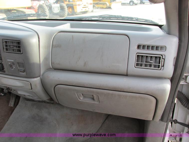 image for item F4042 2004 Ford F250 XLT Super Duty SuperCab pickup truck