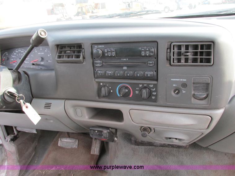 image for item F4042 2004 Ford F250 XLT Super Duty SuperCab pickup truck