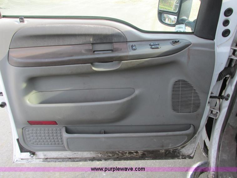 image for item F4042 2004 Ford F250 XLT Super Duty SuperCab pickup truck