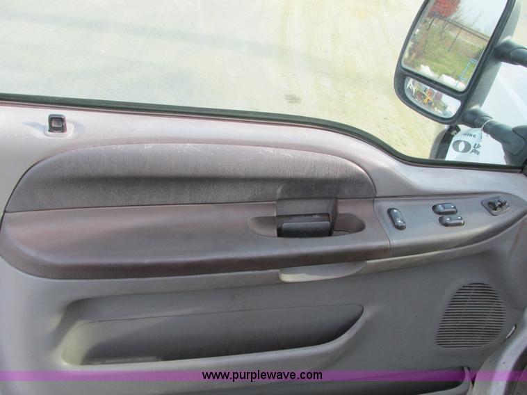 image for item F4042 2004 Ford F250 XLT Super Duty SuperCab pickup truck