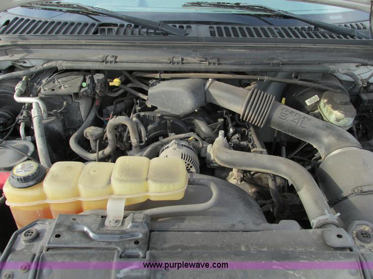 image for item F4042 2004 Ford F250 XLT Super Duty SuperCab pickup truck