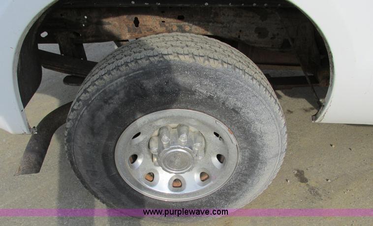 image for item F4042 2004 Ford F250 XLT Super Duty SuperCab pickup truck