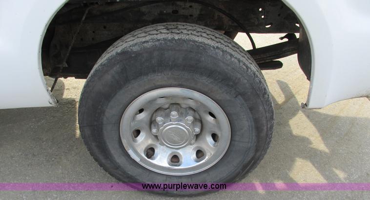 image for item F4042 2004 Ford F250 XLT Super Duty SuperCab pickup truck