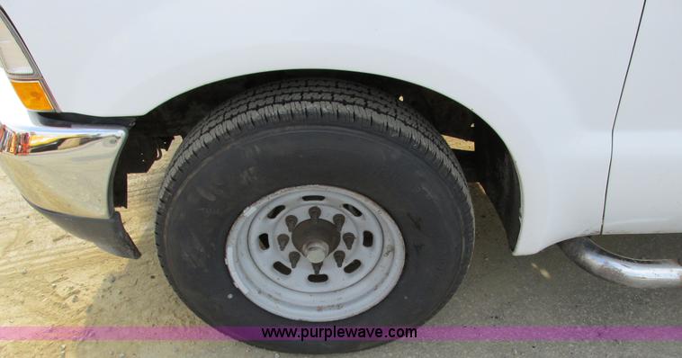 image for item F4042 2004 Ford F250 XLT Super Duty SuperCab pickup truck