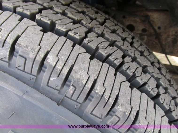 image for item F4042 2004 Ford F250 XLT Super Duty SuperCab pickup truck