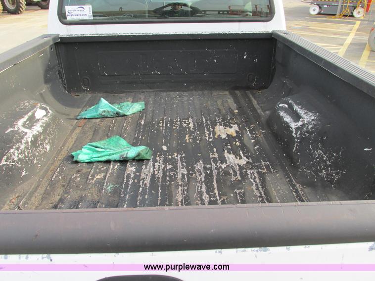 image for item F4042 2004 Ford F250 XLT Super Duty SuperCab pickup truck