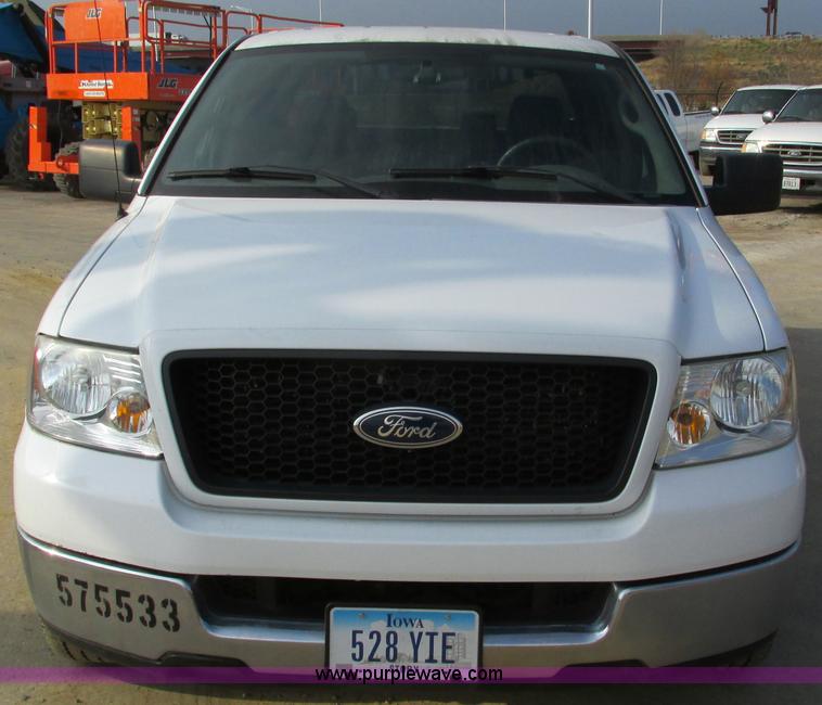image for item F4043 2005 Ford F150 XLT Super Crew pickup truck
