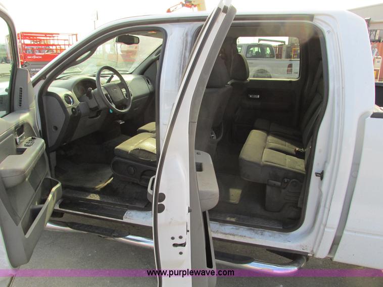 image for item F4043 2005 Ford F150 XLT Super Crew pickup truck