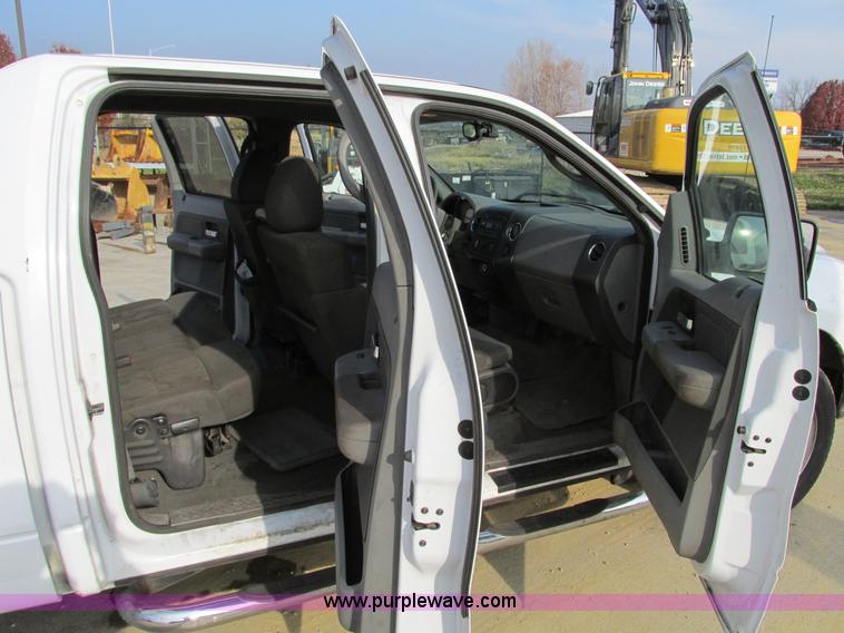 image for item F4043 2005 Ford F150 XLT Super Crew pickup truck
