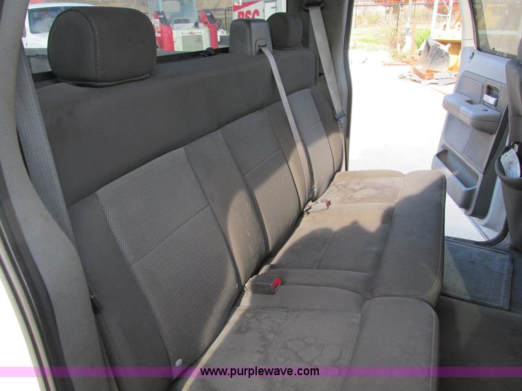 image for item F4043 2005 Ford F150 XLT Super Crew pickup truck