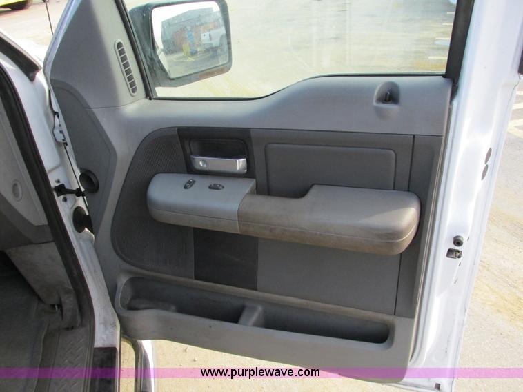 image for item F4043 2005 Ford F150 XLT Super Crew pickup truck