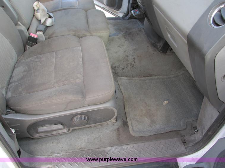 image for item F4043 2005 Ford F150 XLT Super Crew pickup truck