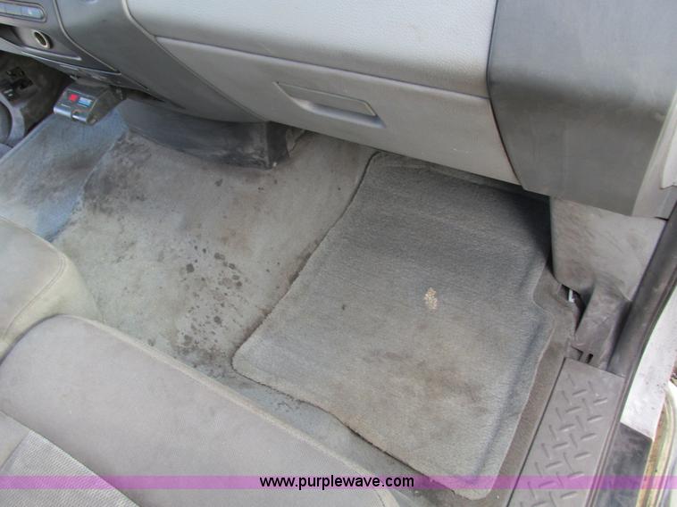 image for item F4043 2005 Ford F150 XLT Super Crew pickup truck