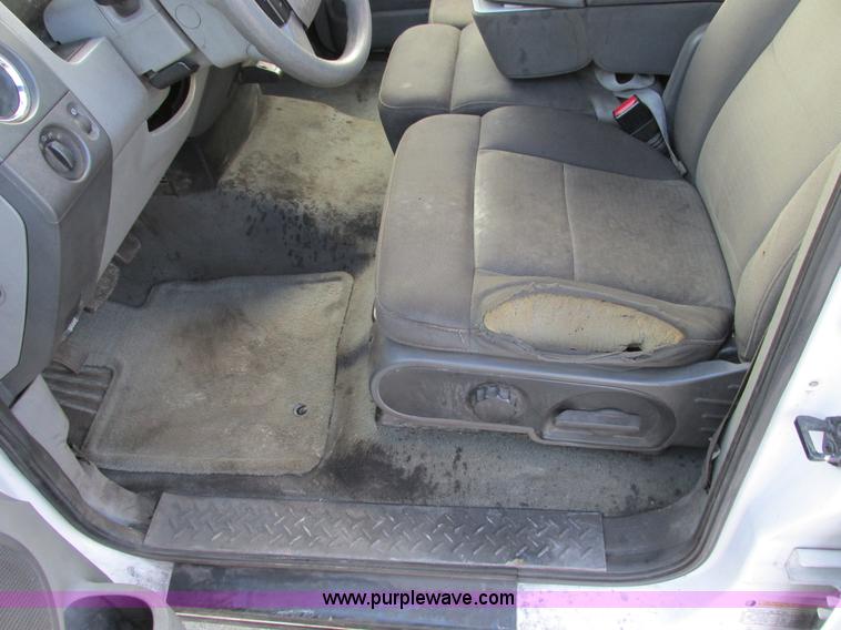 image for item F4043 2005 Ford F150 XLT Super Crew pickup truck