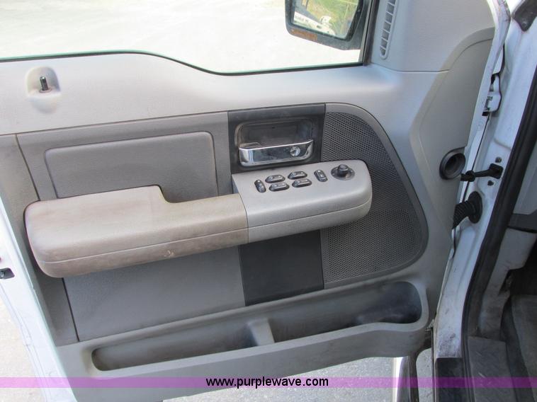 image for item F4043 2005 Ford F150 XLT Super Crew pickup truck