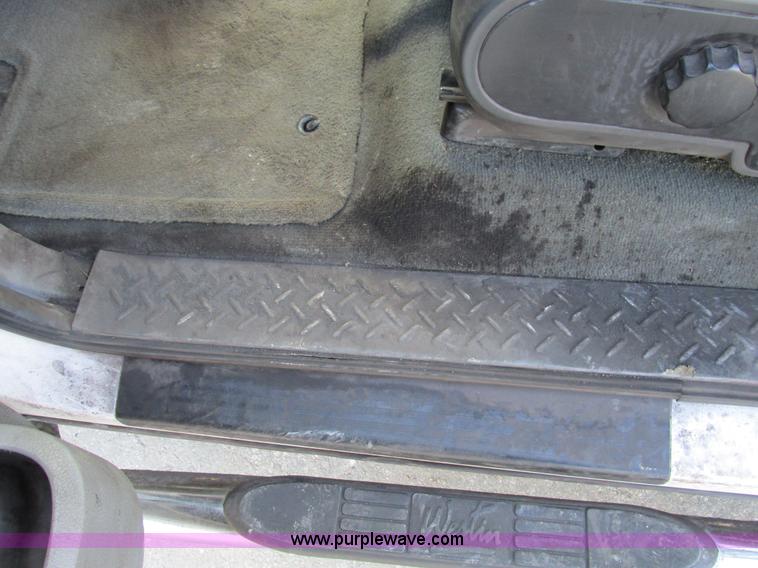 image for item F4043 2005 Ford F150 XLT Super Crew pickup truck