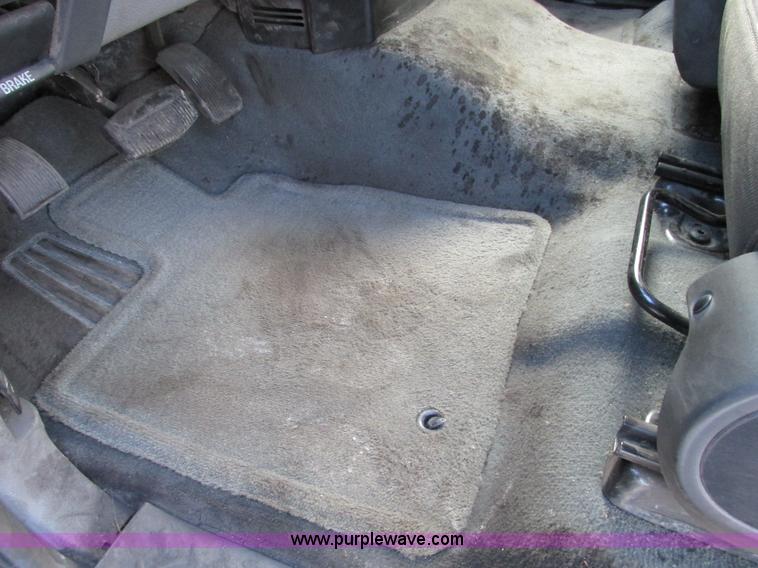 image for item F4043 2005 Ford F150 XLT Super Crew pickup truck