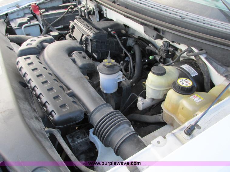 image for item F4043 2005 Ford F150 XLT Super Crew pickup truck