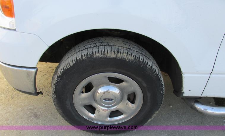 image for item F4043 2005 Ford F150 XLT Super Crew pickup truck