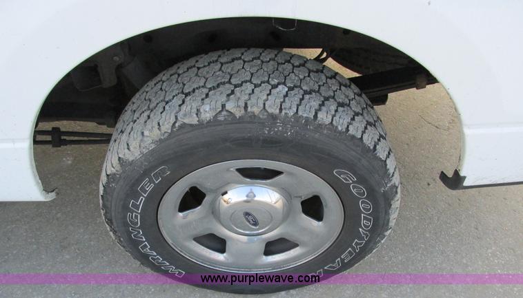 image for item F4043 2005 Ford F150 XLT Super Crew pickup truck