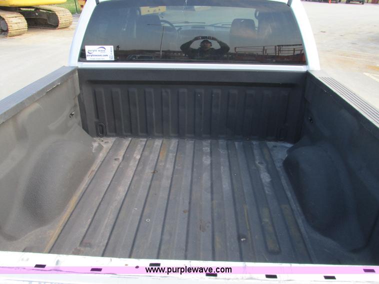 image for item F4043 2005 Ford F150 XLT Super Crew pickup truck