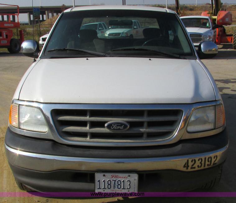 image for item F4044 2002 Ford F150 XLT SuperCab pickup truck