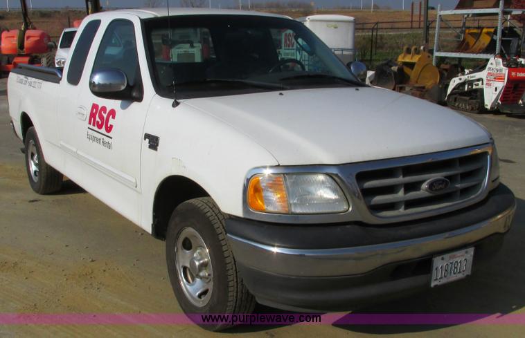 image for item F4044 2002 Ford F150 XLT SuperCab pickup truck