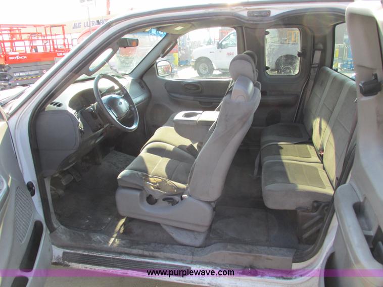 image for item F4044 2002 Ford F150 XLT SuperCab pickup truck