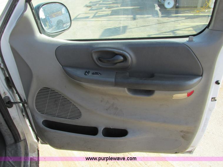 image for item F4044 2002 Ford F150 XLT SuperCab pickup truck